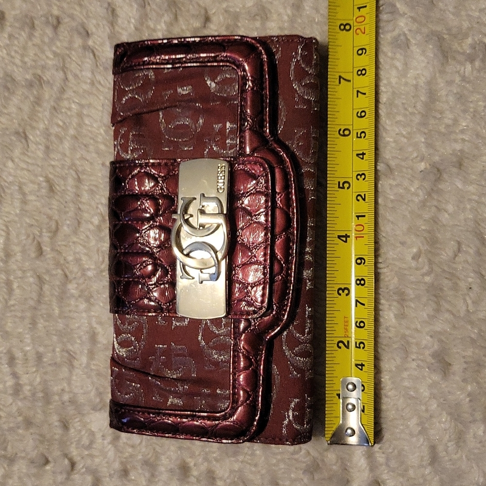 GUESS~ Wallet - Picture 6 of 7